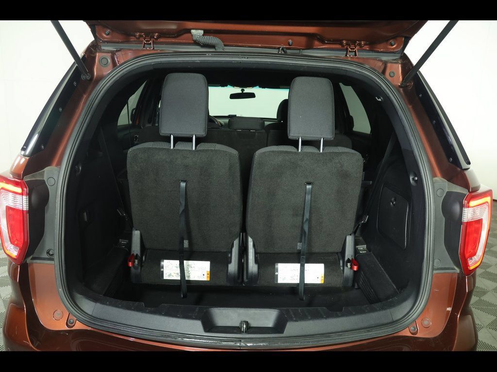 Used 2016 Ford Explorer XLT FWD image 8
