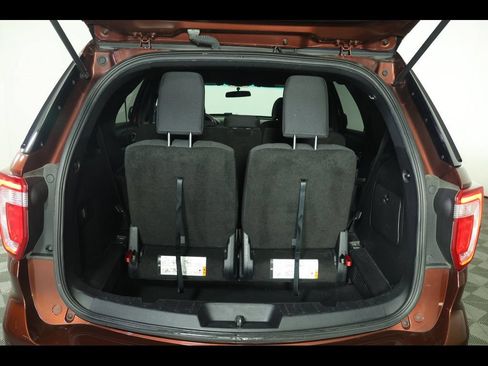 Used 2016 Ford Explorer XLT FWD image 8