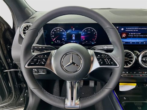 New 2025 Mercedes-Benz GLA 250 4MATIC image 12