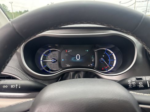 Used 2024 Chrysler Pacifica Limited FWD image 21
