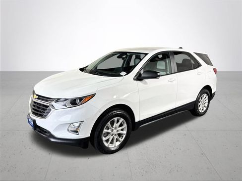 Used 2021 Chevrolet Equinox LS w/ LS Convenience Package AWD/4WD image 2