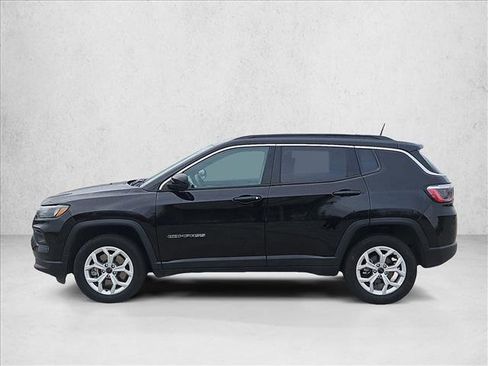 Used 2025 Jeep Compass Latitude AWD/4WD image 9