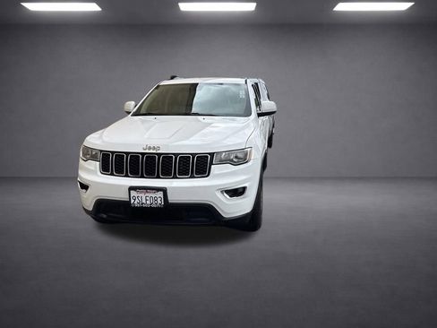 Used 2018 Jeep Grand Cherokee Laredo RWD image 8
