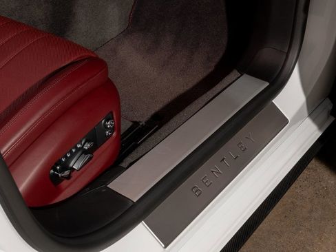 Used 2023 Bentley Flying Spur V8 image 31