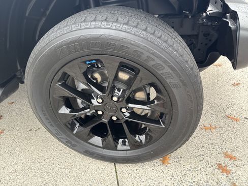 Used 2023 Jeep Wrangler Sahara image 14