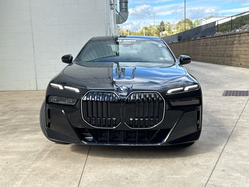 Used 2026 BMW 740i xDrive w/ Premium Package image 2