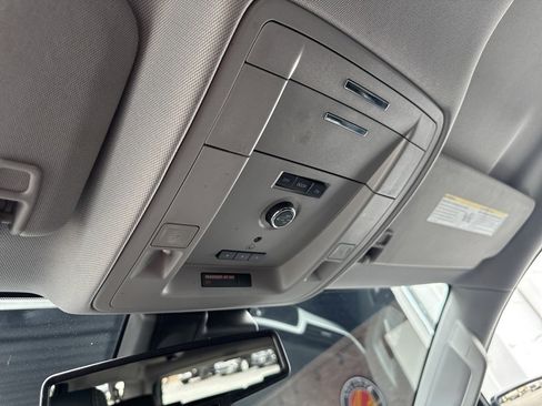 Used 2020 GMC Yukon XL SLE w/ SLE Value Package image 19