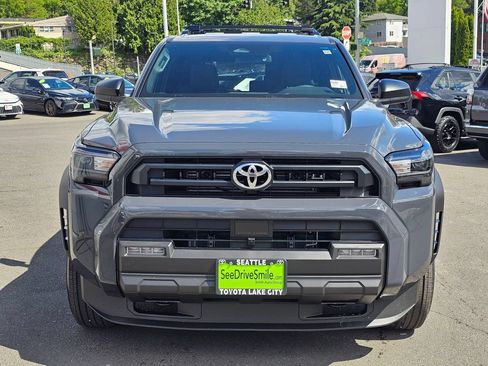 New 2026 Toyota 4Runner SR5 AWD/4WD image 2