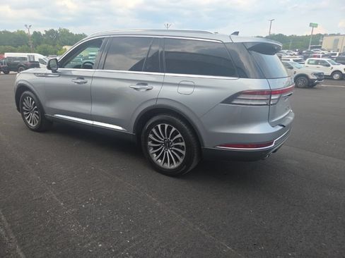 Used 2024 Lincoln Aviator 2WD w/ Premium Package image 7