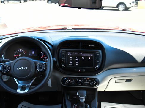 Used 2022 Kia Soul LX w/ Technology Package FWD image 32