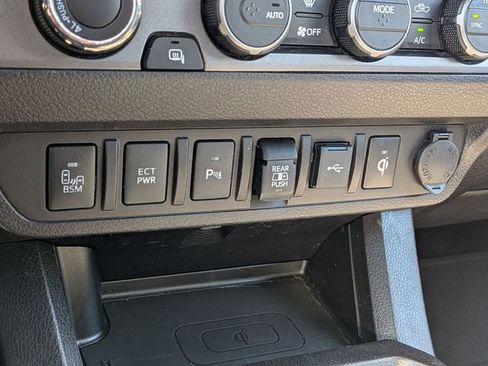 Used 2021 Toyota Tacoma TRD Sport w/ Technology Package image 15