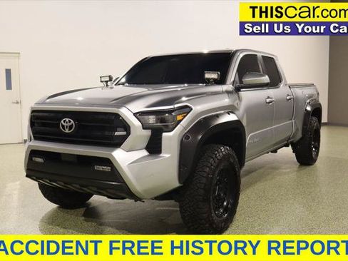 Used 2024 Toyota Tacoma SR5 AWD/4WD image 4