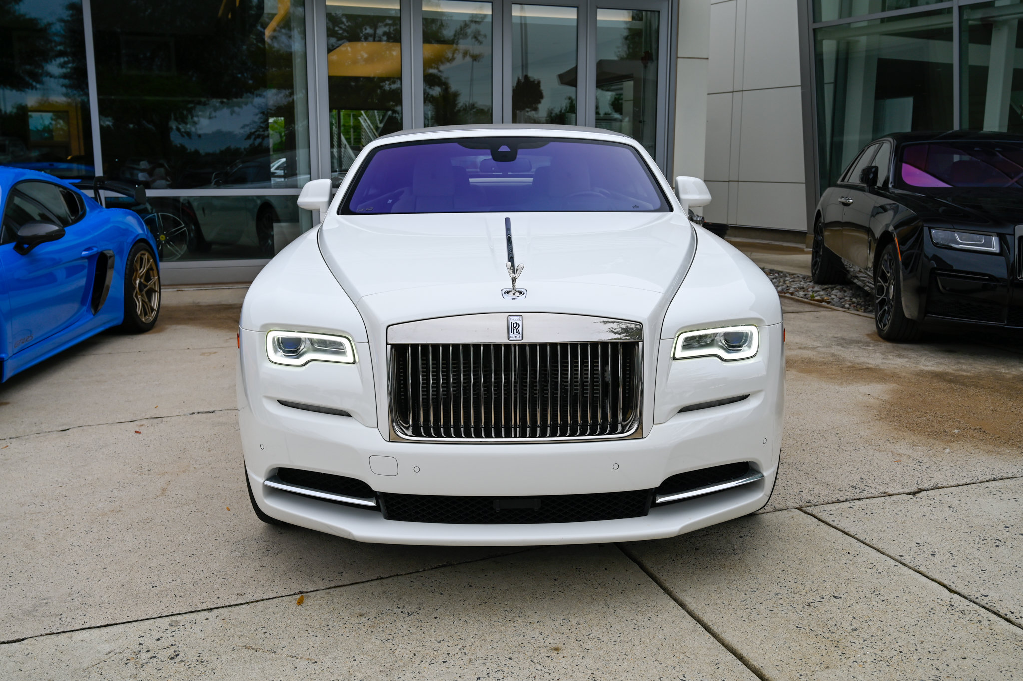 Used 2018 Rolls-Royce Dawn RWD image 2