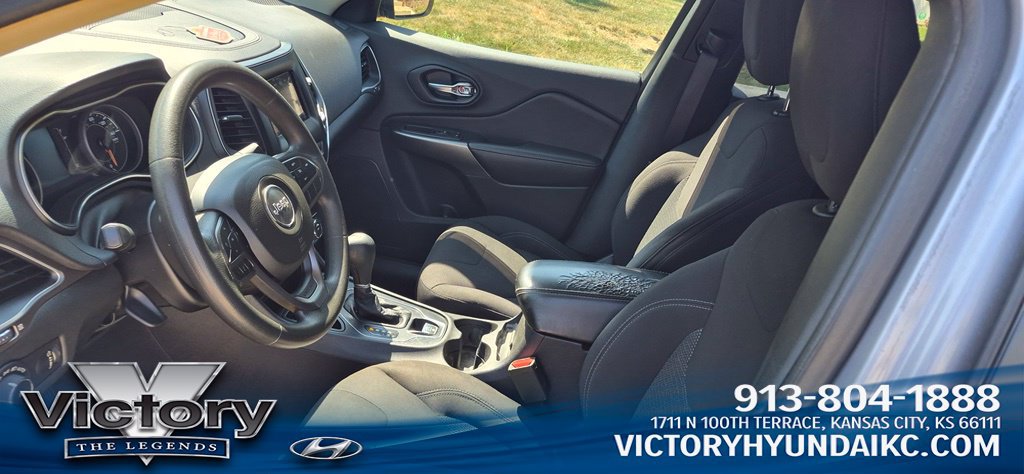 Used 2019 Jeep Cherokee Latitude w/ Popular Appearance Group FWD image 10