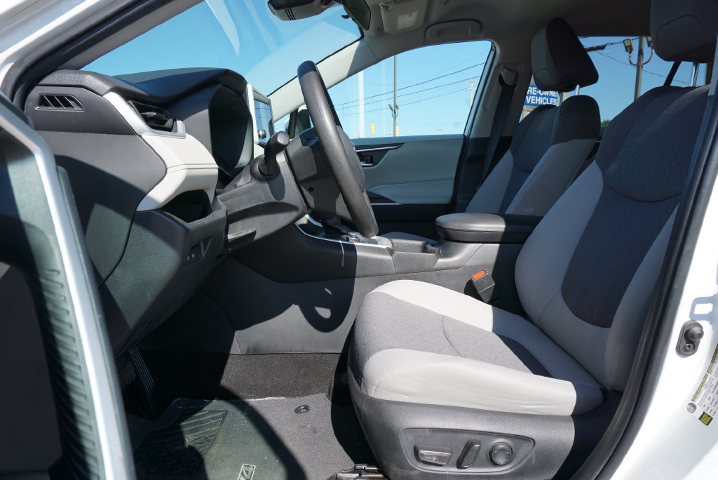 Used 2024 Toyota RAV4 XLE AWD/4WD image 16