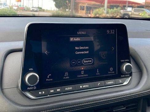 Used 2024 Nissan Rogue S FWD image 18