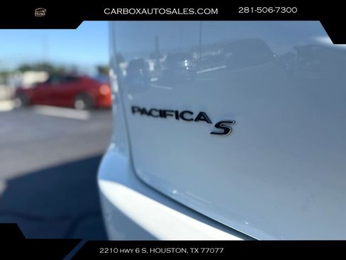 Used 2021 Chrysler Pacifica Touring w/ S Appearance Package FWD image 38