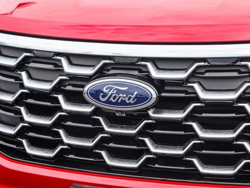 New 2026 Ford Explorer Platinum w/ LUX Leather Package AWD/4WD image 11