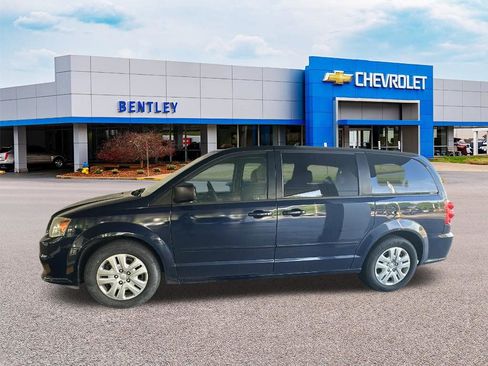 Used 2016 Dodge Grand Caravan SE w/ Quick Order Package 29E SE FWD image 2