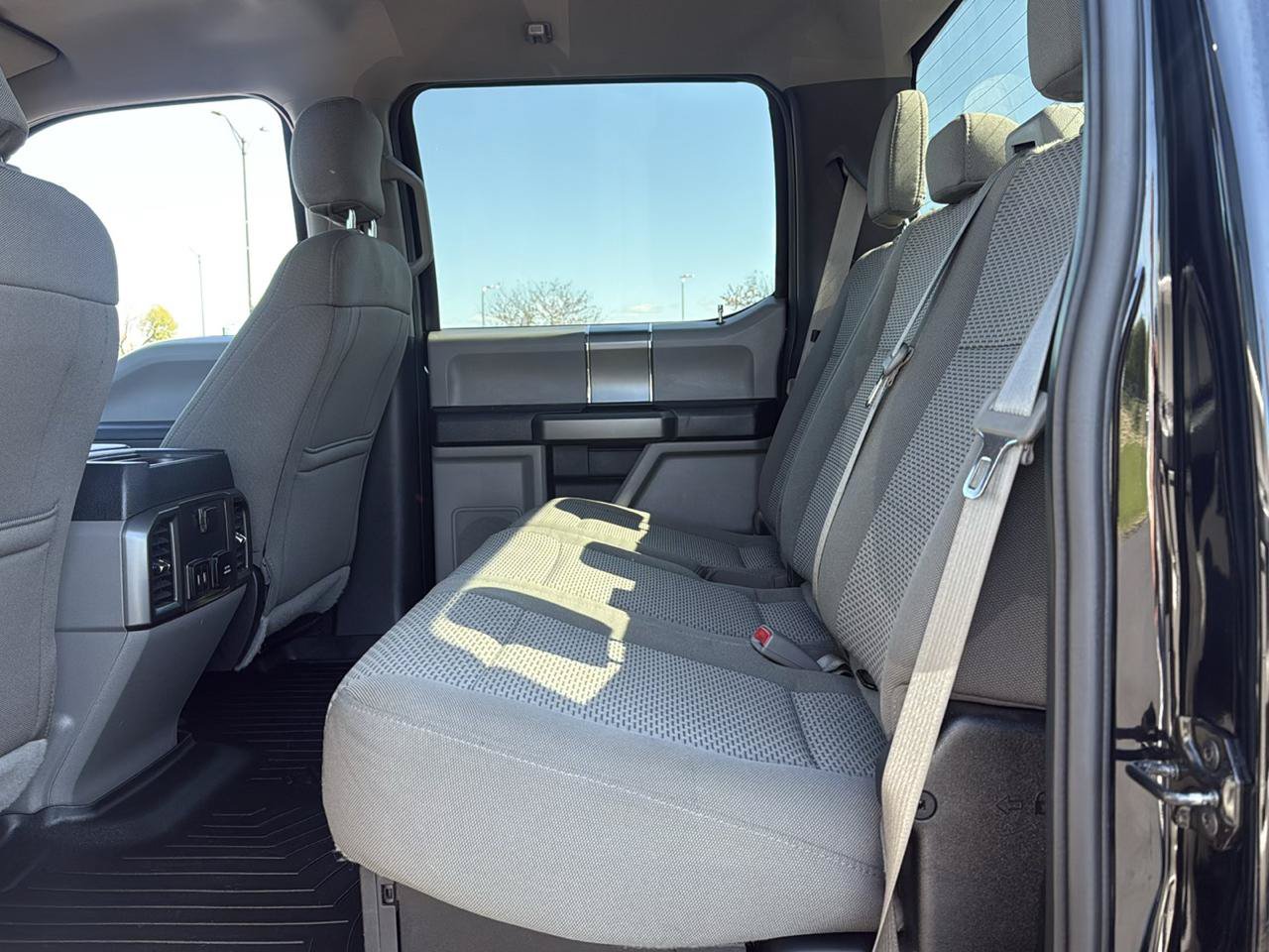 Used 2017 Ford F250 XLT w/ XLT Premium Package AWD/4WD image 22