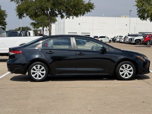 Used 2022 Toyota Corolla LE w/ Carpet Mat Package (TMS) FWD image 3