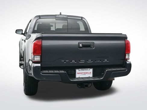 Used 2017 Toyota Tacoma TRD Off-Road image 9