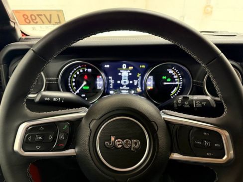 Used 2023 Jeep Wrangler Unlimited Sahara AWD/4WD image 20
