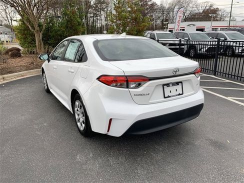 Used 2025 Toyota Corolla LE image 6