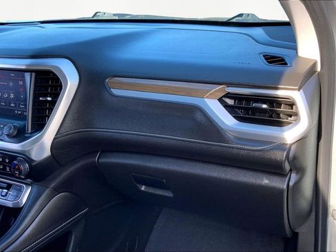 Used 2023 GMC Acadia SLE image 19
