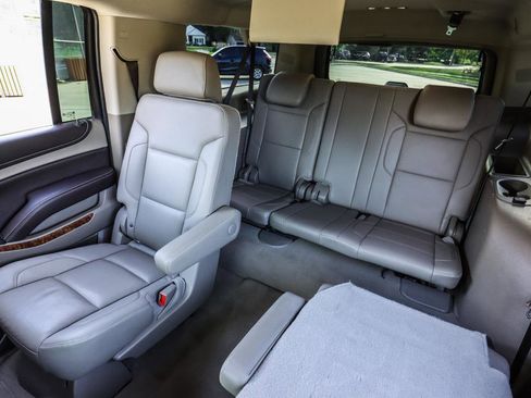 Used 2020 Chevrolet Suburban Premier image 21