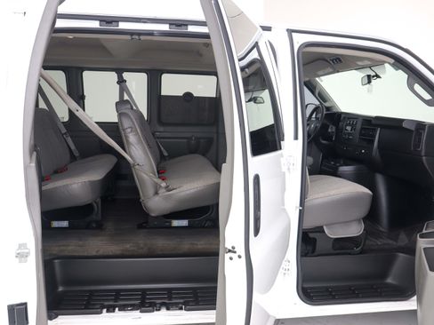 Used 2016 Chevrolet Express 3500 LT w/ LT Preferred Equipment Group RWD image 12
