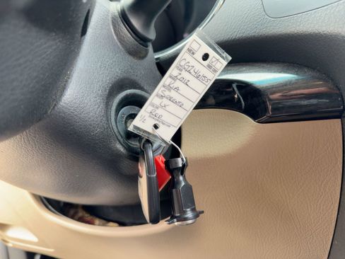 Used 2012 Kia Sorento LX image 26