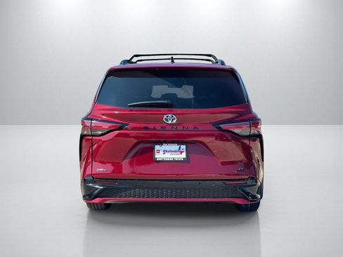 Used 2025 Toyota Sienna XSE FWD image 6