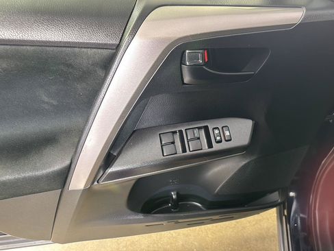 Used 2017 Toyota RAV4 LE w/ Carpet Mat Package AWD/4WD image 27