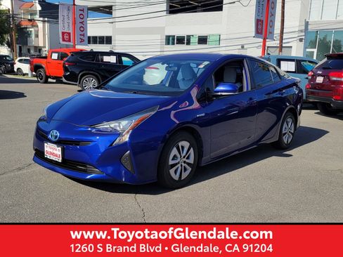 Used 2016 Toyota Prius Four image 1
