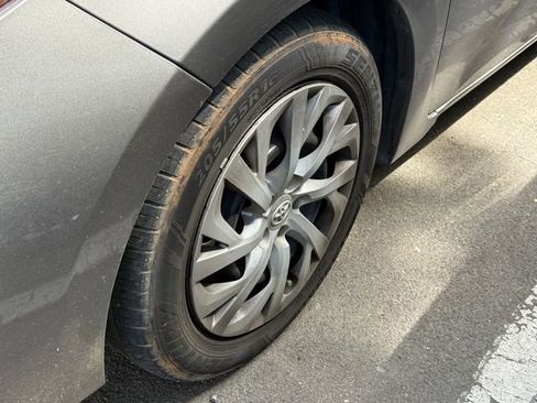 Used 2018 Toyota Corolla LE image 6