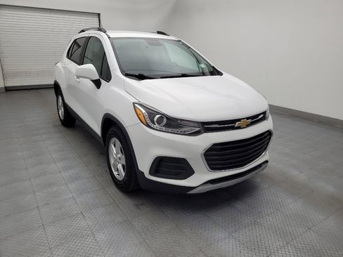 Used 2021 Chevrolet Trax LT w/ LT Convenience Package FWD image 13