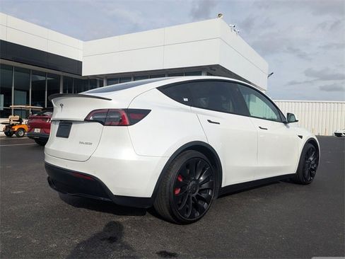 Used 2022 Tesla Model Y Performance image 4