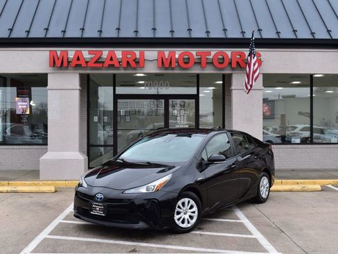 Used 2022 Toyota Prius LE image 2