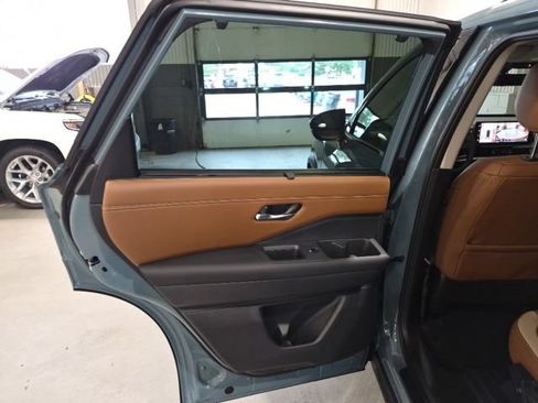 New 2026 Nissan Pathfinder Platinum AWD/4WD image 19