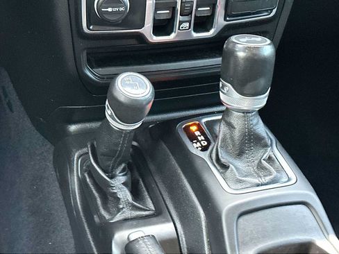 Used 2020 Jeep Wrangler Unlimited Sahara AWD/4WD image 21