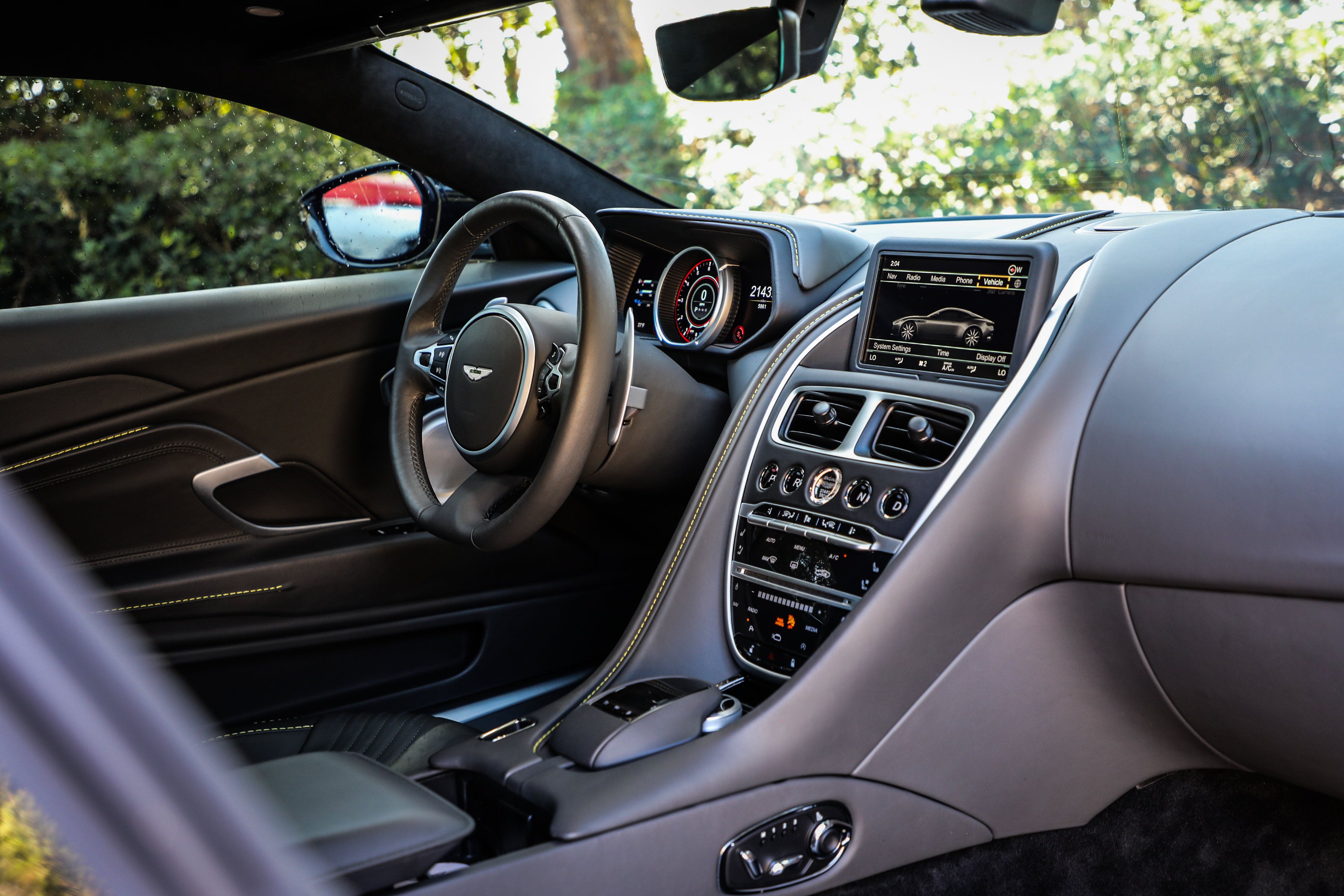 Used 2022 Aston Martin DB11 Coupe RWD image 19