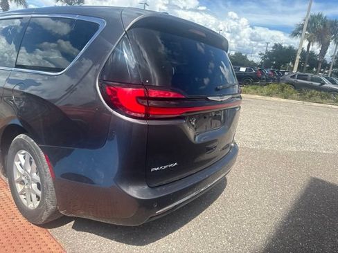 Used 2023 Chrysler Pacifica Touring-L FWD image 22