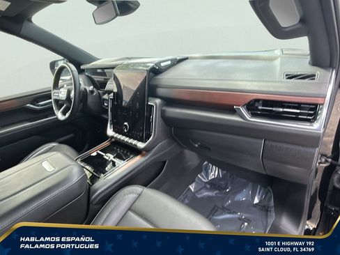 Certified 2025 GMC Yukon XL Denali AWD/4WD image 38