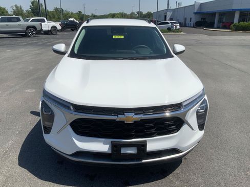 Used 2024 Chevrolet Trax LT FWD image 3