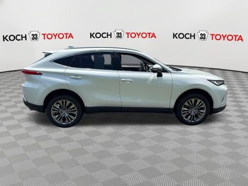 Used 2024 Toyota Venza XLE AWD/4WD image 9