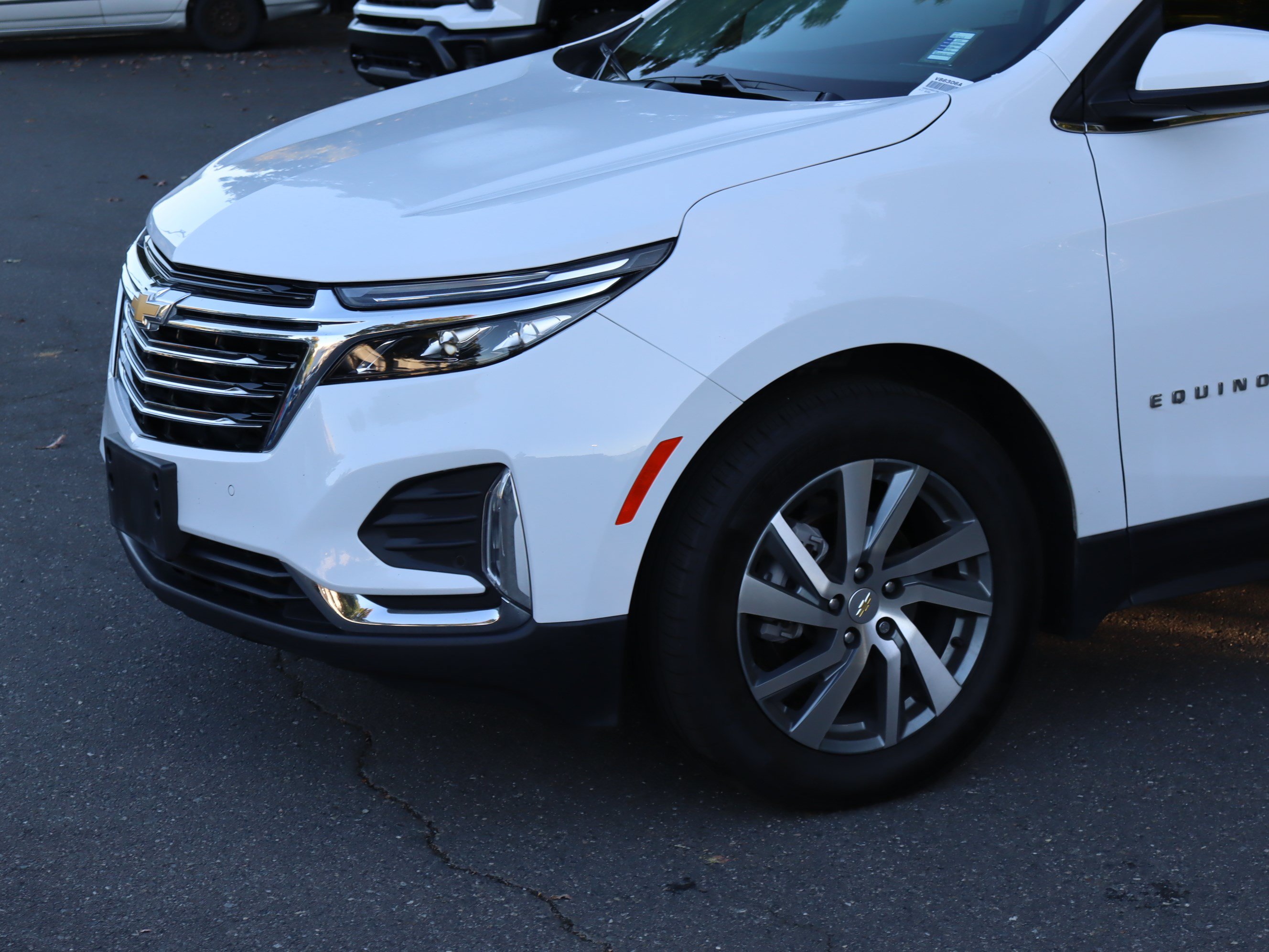 Used 2024 Chevrolet Equinox Premier FWD image 17