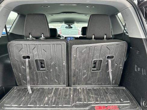 Used 2023 GMC Acadia SLE w/ Driver Convenience Package image 7