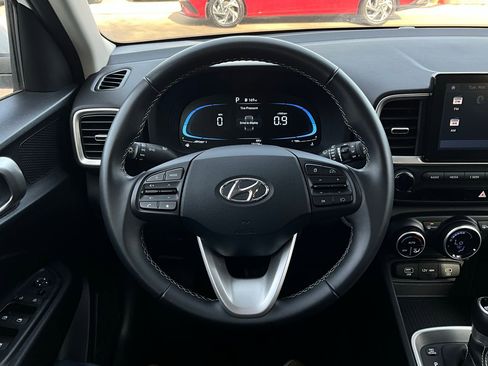 Used 2025 Hyundai Venue SEL image 33