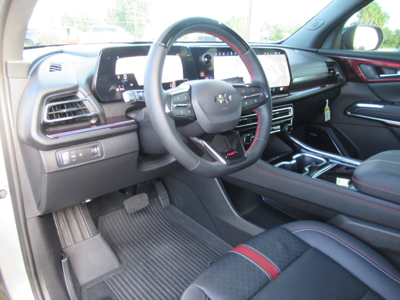 Used 2026 Chevrolet Traverse RS FWD image 18